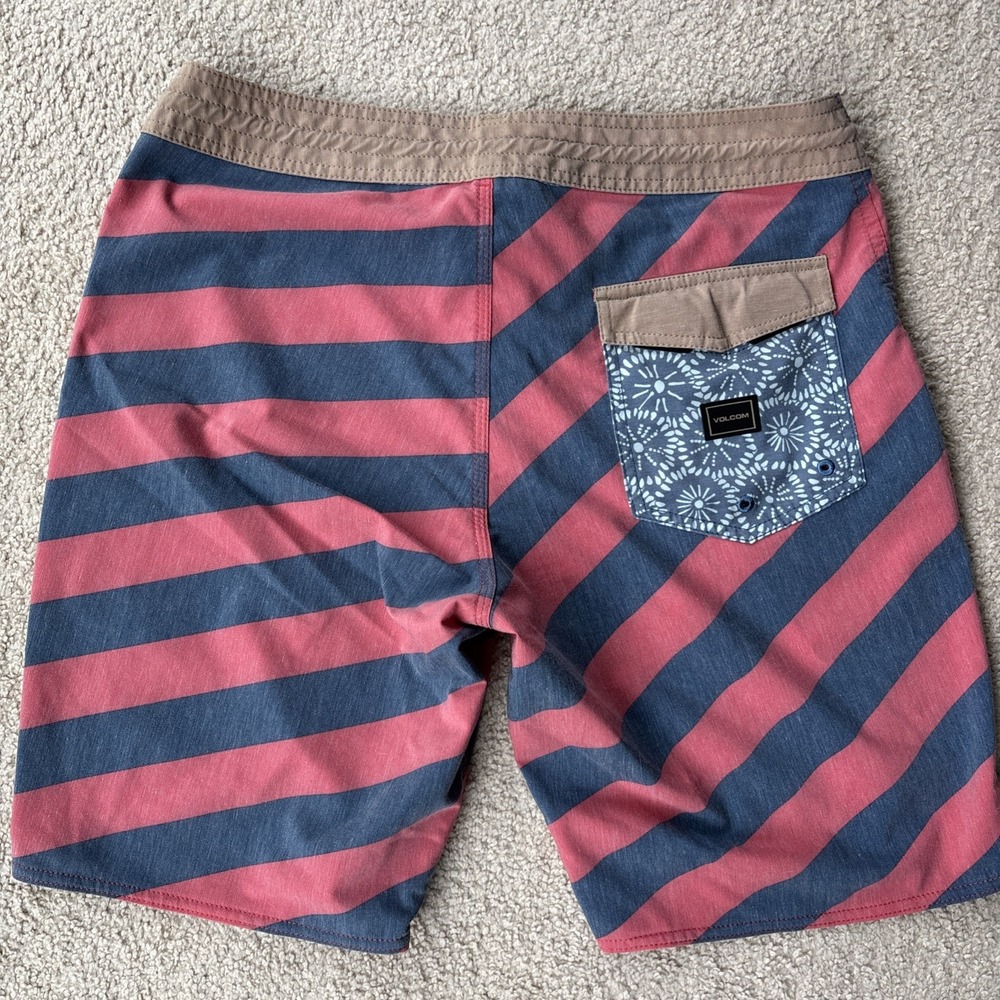 Vissla Volcom Men Board‎ Shorts 32/33 Outdoor Beach Surf Lot Of 2 EUC - Picture 9 of 10
